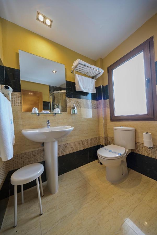 Hotel La Barrosa Абехар Екстериор снимка