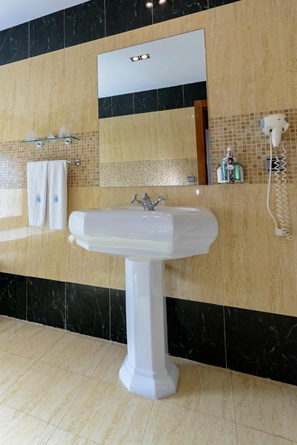 Hotel La Barrosa Абехар Екстериор снимка