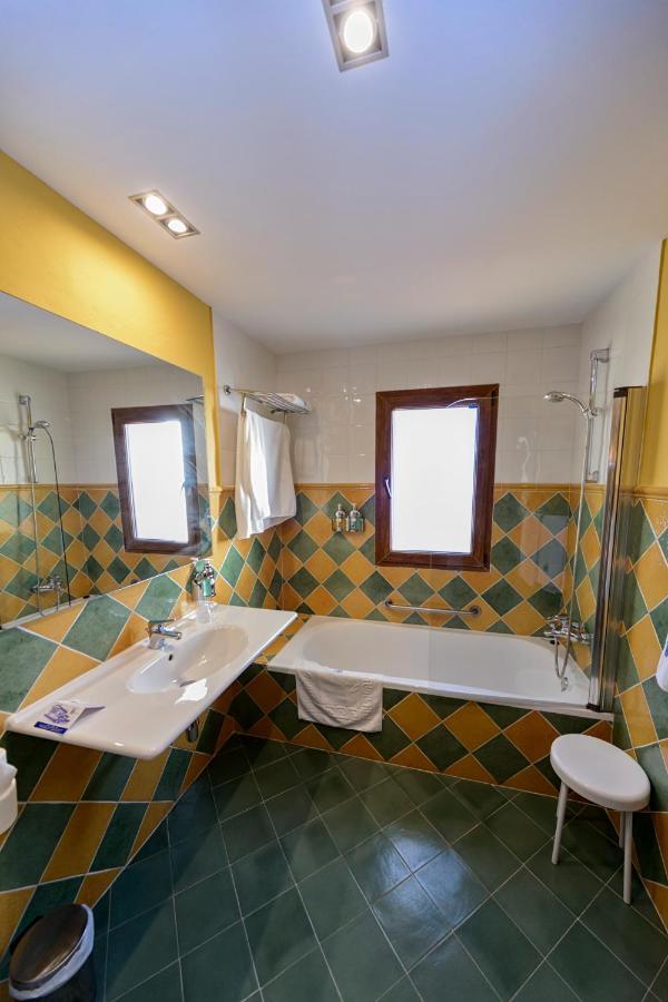Hotel La Barrosa Абехар Екстериор снимка